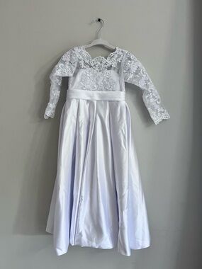 Classic White Lace Flower Girl Dress with Long Sleeves